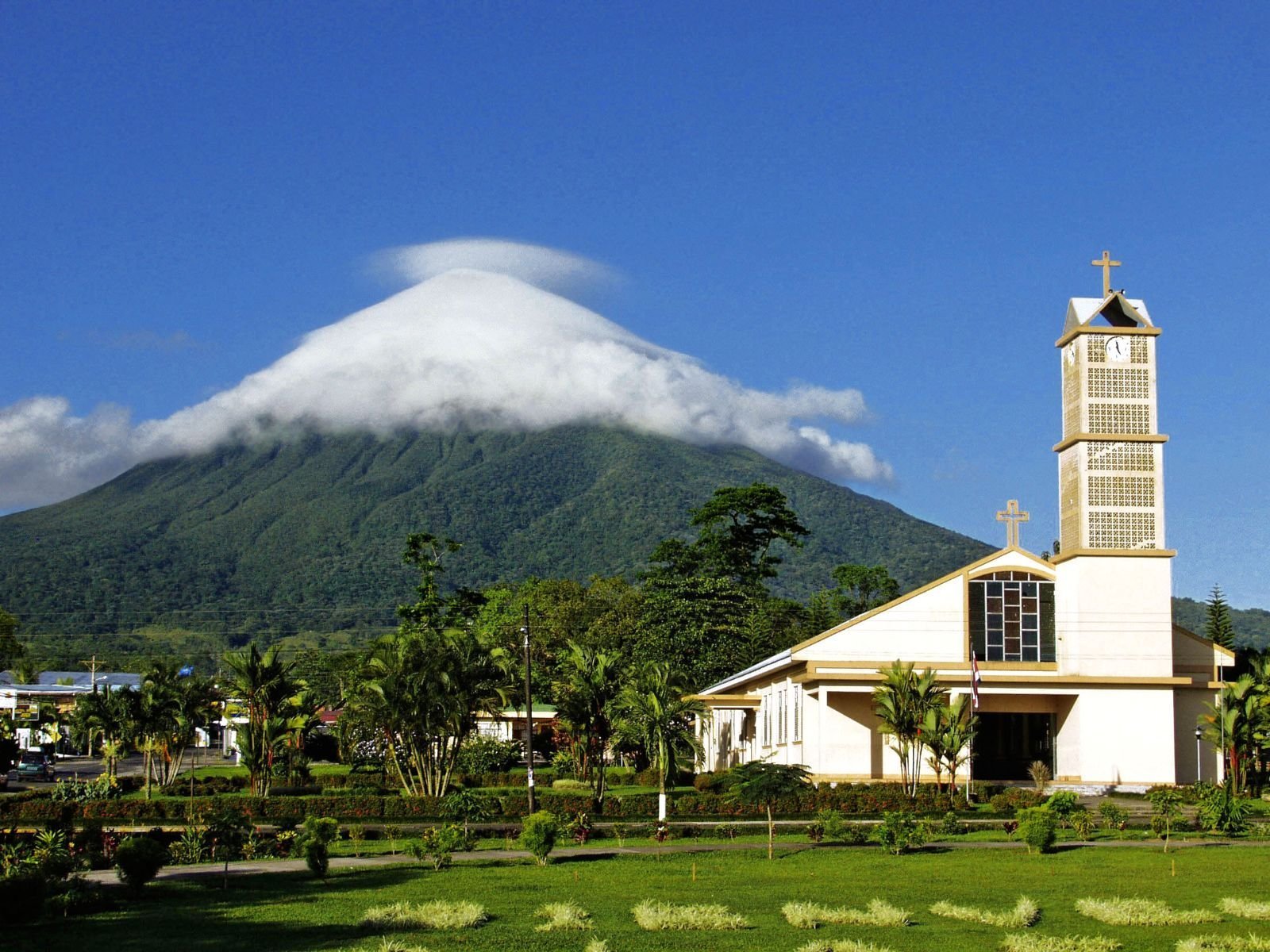 Opening a Business in Costa Rica: Key Benefits and Required Documents